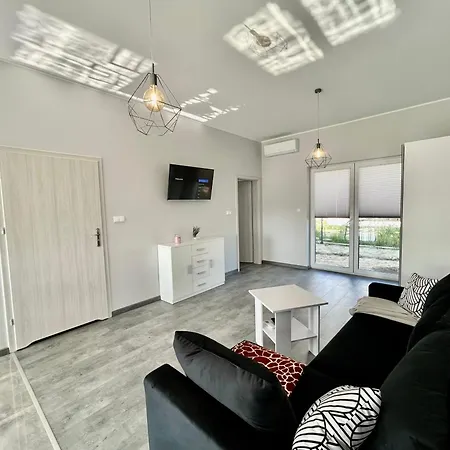Ahoj -apartamenty- 450 M Do Plazy *